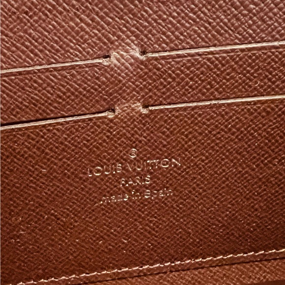 LIKE NEW! LV Plum ELECTRIC Epi Zip Around Wallet FULL INCLUSION - Picture 13 of 16